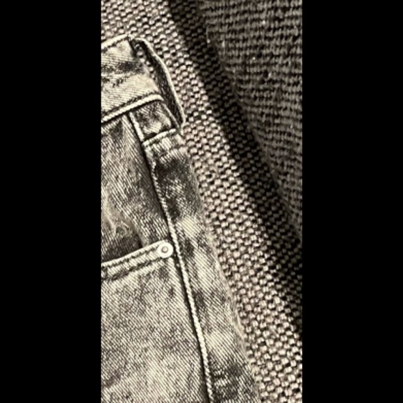 Grey acid wash mom jean - Picture 3 of 3